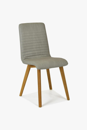 Világosszürke bőrhatású étkezőszék tölgyfa lábakkal, könnyen