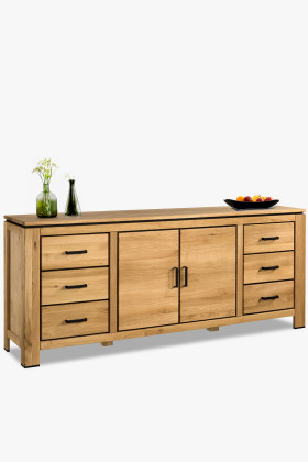 Hosszú tölgyfa komód fekete fogantyúkkal, soft-close ajtók,