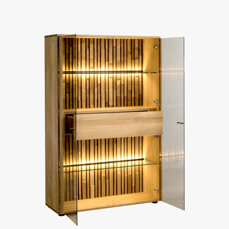 Alacsonyabb vitrin üvegajtókkal tölgyfából a nappaliba  - 8