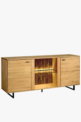 Tölgyfa hosszú komód üveges ajtókkal, fém lábakkal, világítással