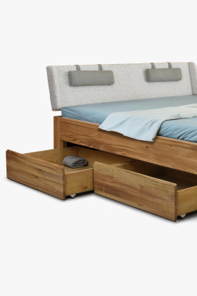 Tölgyfa frontos ágyneműtartó fiók fenyővázzal, görgős, barna