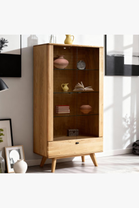 Kétajtós tömörfa vitrin lábakkal  - 0