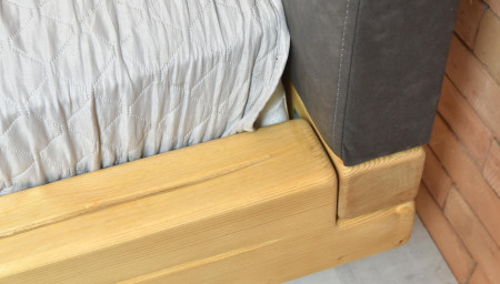 Laura fenyő masszív ágy lábakon, 160 x 200 cm  - 6