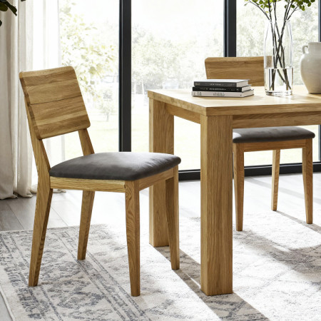 Tölgyfa asztal 180 x 90 cm és 4 db fa szék  - 2