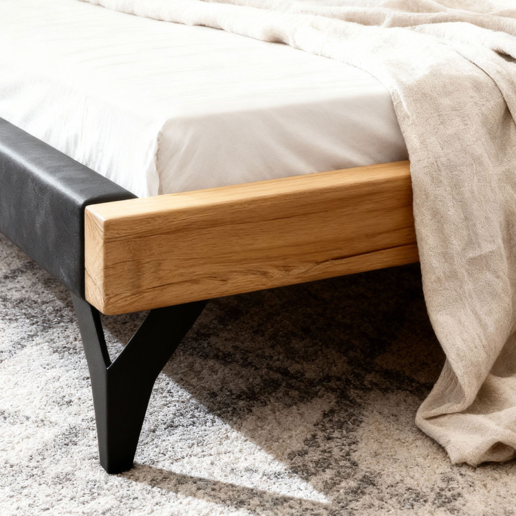 Tölgyfa ágy gerendákból fekete kárpitozással 180 x 200 cm  - 5