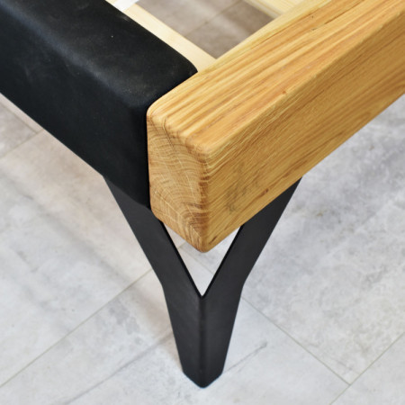 Tölgyfa ágy gerendákból fekete kárpitozással 180 x 200 cm  - 11