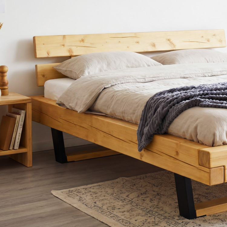 Tömör fenyőfa ágy lábakkal, Laura 160 x 200 cm  - 2