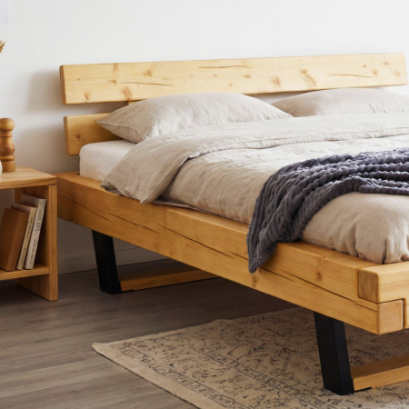 Tömör fenyőfa ágy lábakkal, Laura 160 x 200 cm  - 2