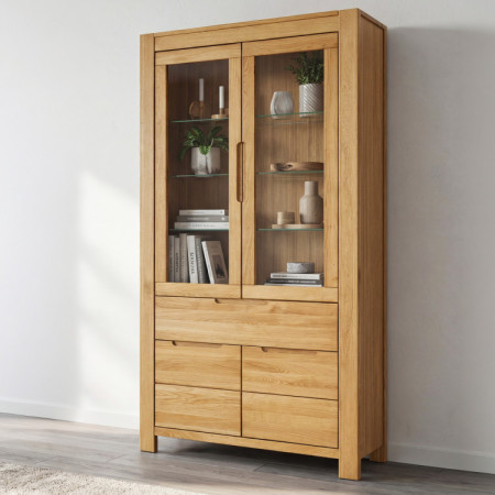 Tömörfa magas vitrin üvegajtókkal és fix polcokkal  - 1