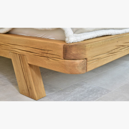 Tölgy aranyozott luxus ágy gerendákból Mia 160x200 cm