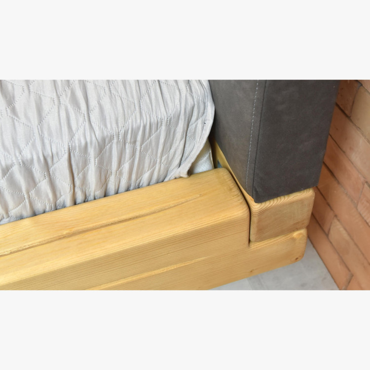 Tömörfa ágy lábakkal, Laura fenyő 200 x 200 cm