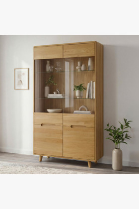 Kétszárnyú tölgyfa vitrin üveges ajtóval natúr színben