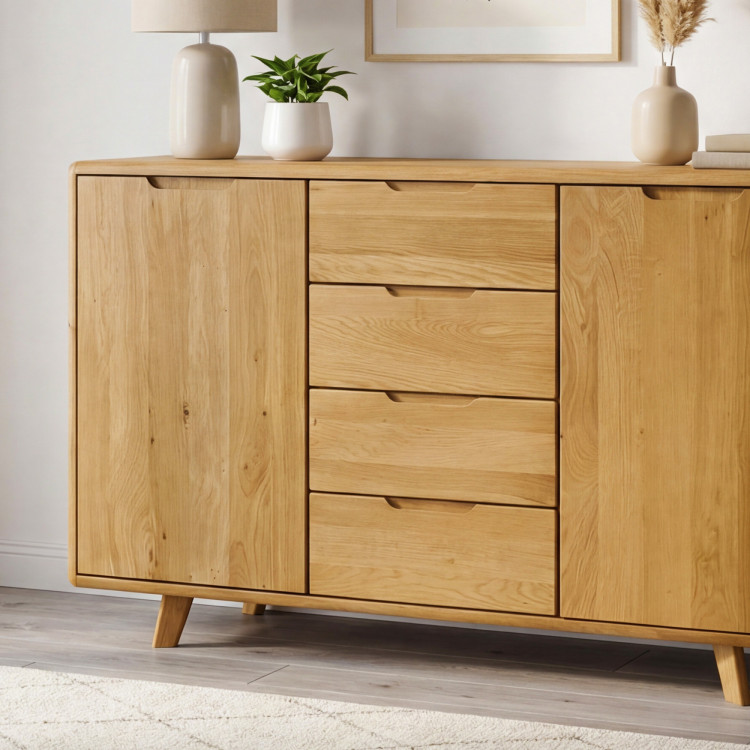 Fa komód fiókokkal és ajtókkal