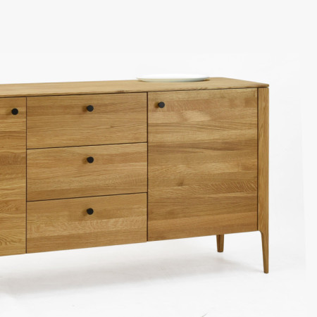 Tölgyfa komód lábakkal, Kosice