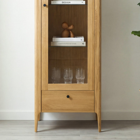 Egyajtós tömörfa vitrin