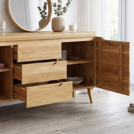 Komód tömör tölgyből lábakon, Praha típus 49