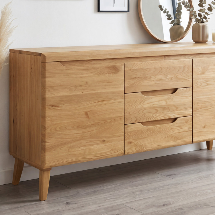 Komód tömör tölgyből lábakon, Praha típus 49