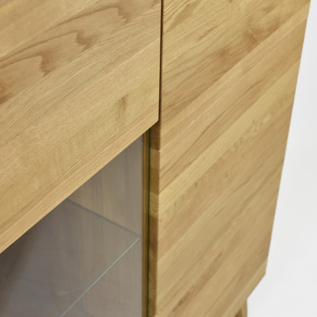 Alacsony vitrineszekrény tölgyfa tömörfából lábakon, Praha típus 45