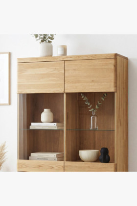 Kétajtós fa vitrin lábakon, Praha 12 2