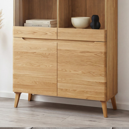 Kétajtós fa vitrin lábakon, Praha 12