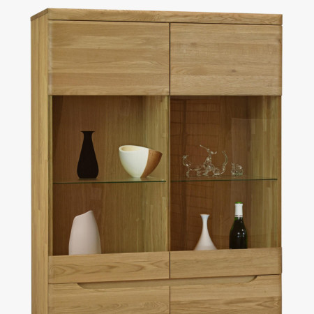 Kétajtós fa vitrin lábakon, Praha 12