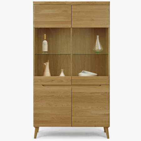 Kétajtós fa vitrin lábakon, Praha 12