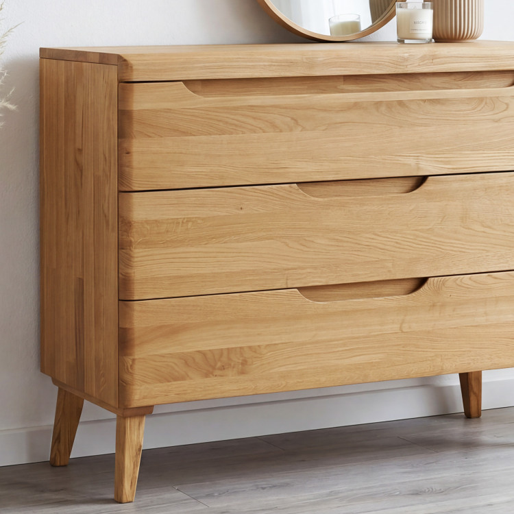 Tölgyfa fiókos komód lábakon, Prága 43