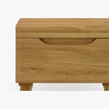 Éjjeli szekrény tölgy lábakkal, Praha