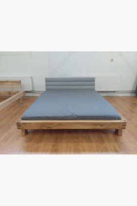 Tölgyfa ágy kárpitozott szürke fejtámlával 180x200 cm