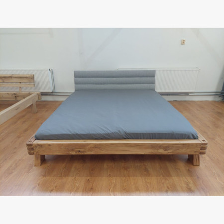 Tölgyfa ágy kárpitozott fejtámlával 180×200 – (kiállítási darab, outlet)
