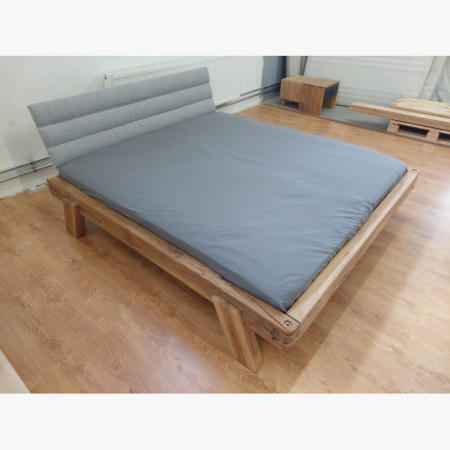 Tölgyfa ágy kárpitozott fejtámlával 180×200 – (kiállítási darab, outlet)
