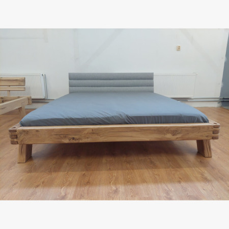 Tölgyfa ágy kárpitozott fejtámlával 180×200 – (kiállítási darab, outlet)