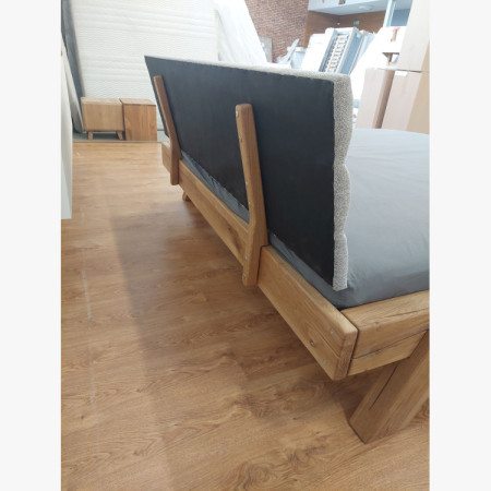 Tölgyfa ágy kárpitozott fejtámlával 180×200 – (kiállítási darab, outlet)