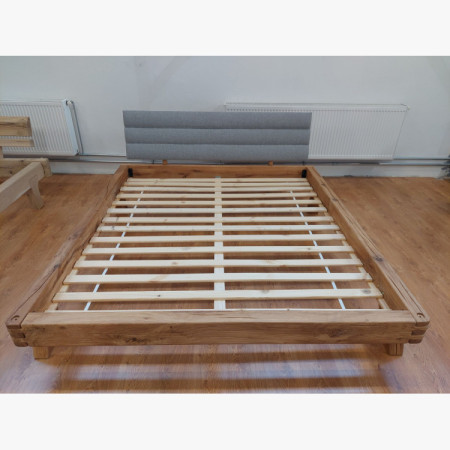 Tölgyfa ágy kárpitozott fejtámlával 180×200 – (kiállítási darab, outlet)