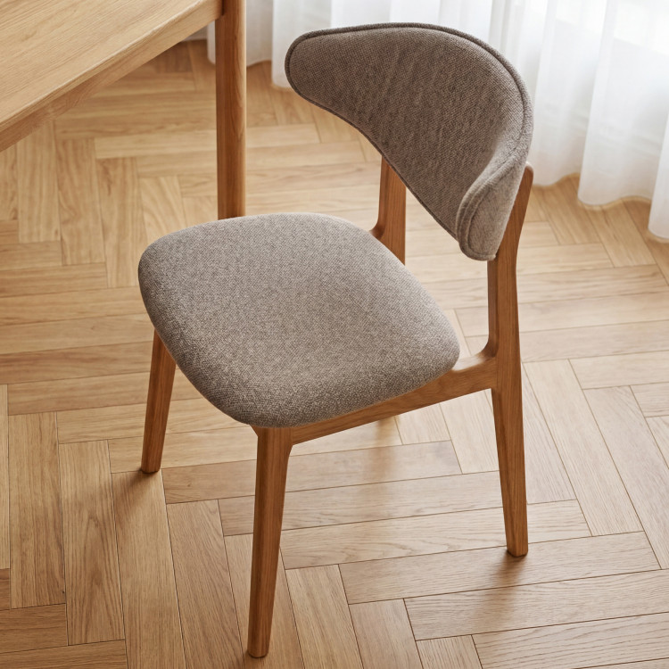 Kárpitozott étkezőszék tölgy lábakkal – taupe színű