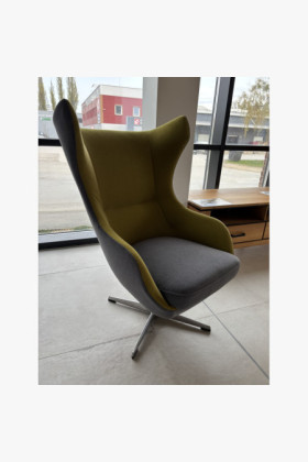 Forgatható modern fotel krómozott talppal, fekete színben