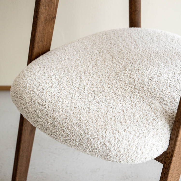 Luxusos tölgyfa fotel dió színben, krém szövet