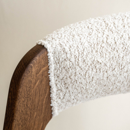 Luxusos tölgyfa fotel dió színben, krém szövet