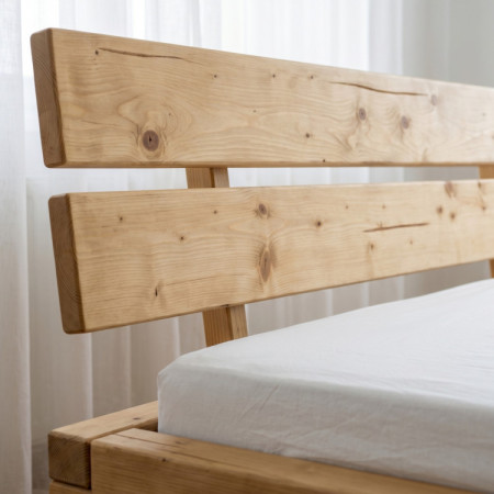 Tömör fenyő ágy 180 × 200 cm - Lienka