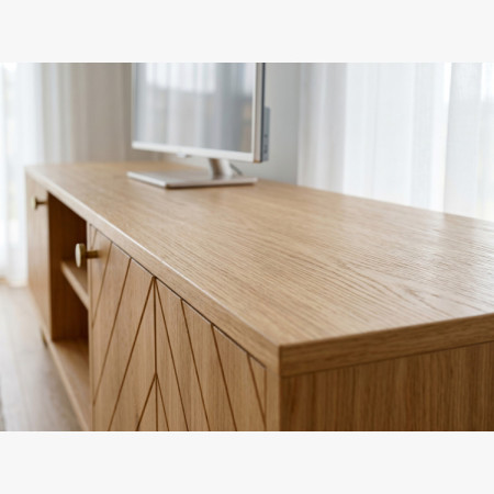 Tömörfa Jessica TV komód 179 cm díszített halszálka mintával