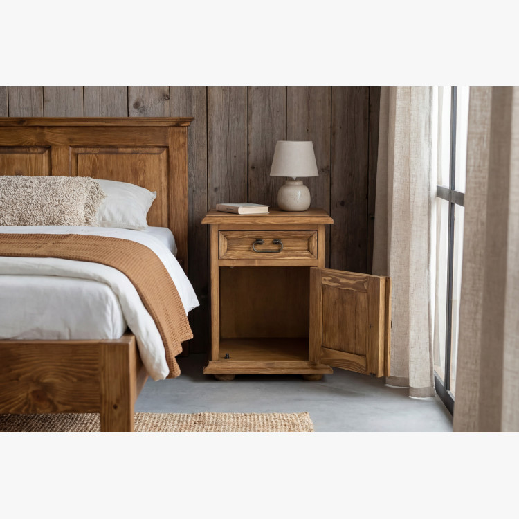 Éjjeliszekrény vidéki stílusban