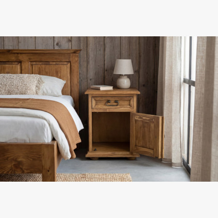 Éjjeliszekrény vidéki stílusban