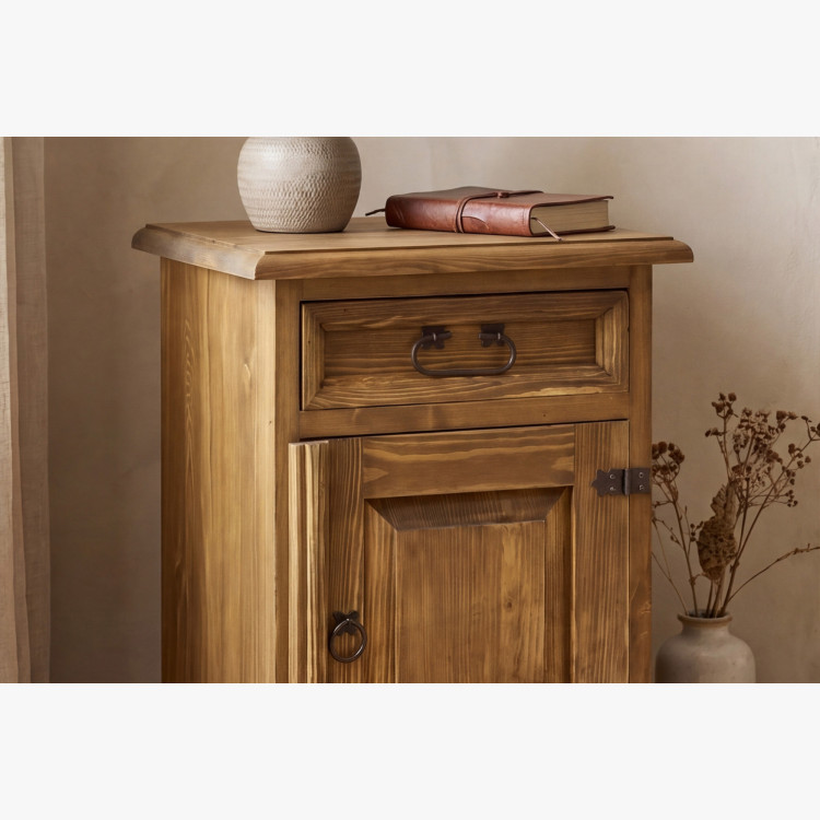 Éjjeliszekrény vidéki stílusban