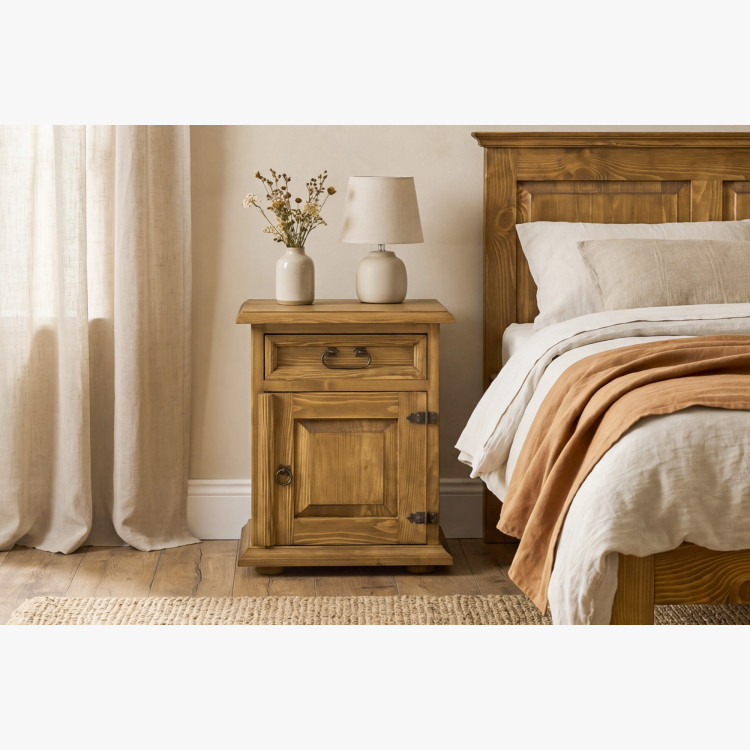 Éjjeliszekrény vidéki stílusban