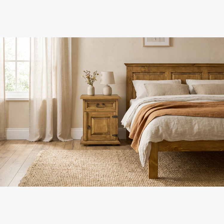 Éjjeliszekrény vidéki stílusban