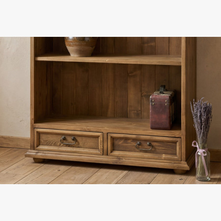 Könyvespolc rusztikus stílusban