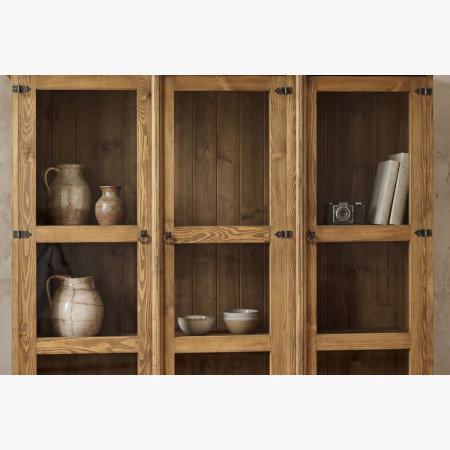 Nagy rusztikus étkező vitrin